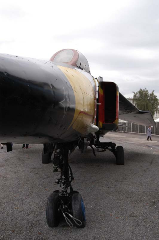 085-Mig27