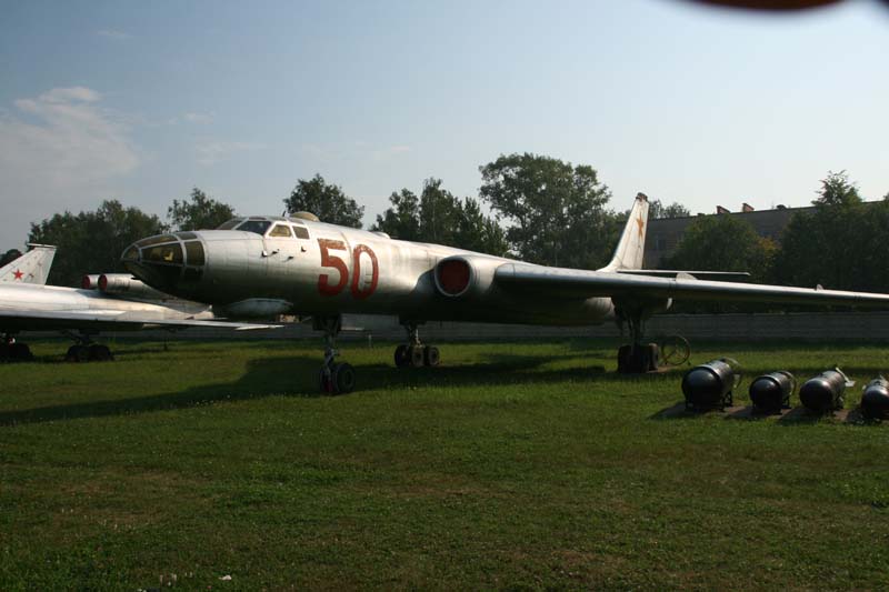 008_Tu-16