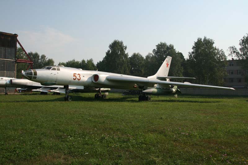 021_Tu-16
