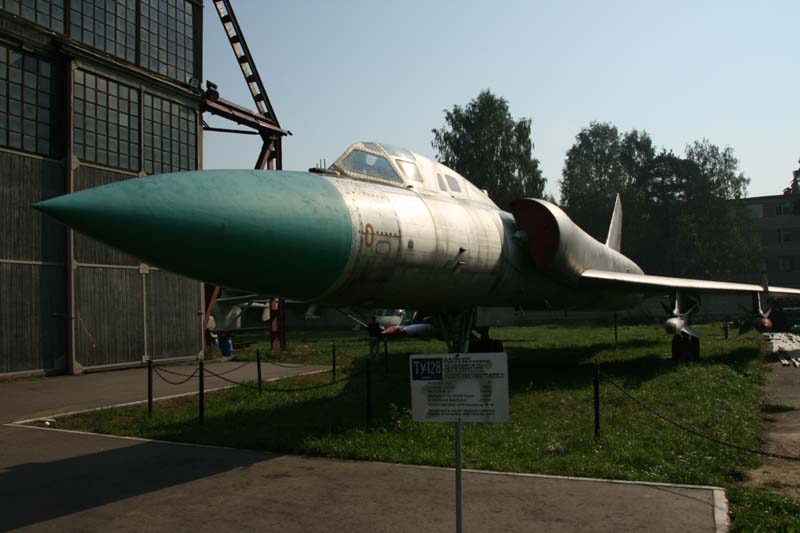 036_Tu-128