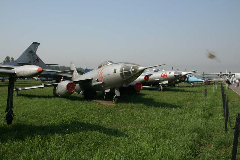 098_Yak-27
