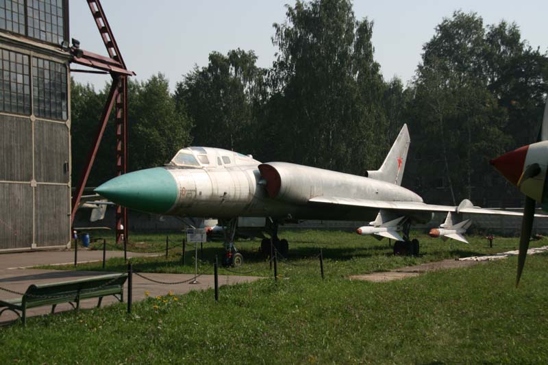 196_Tu-128
